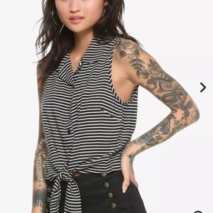 Hot Topic Black & White Stripe Tie-Front Girls Button-Up Tank Top NWT 2X